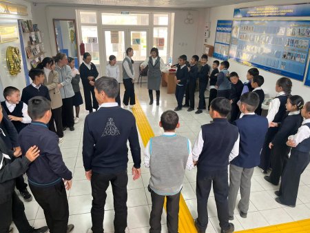 “Позитивті ойлау күні. Шаттық шеңбері” атты психологиялық тренинг